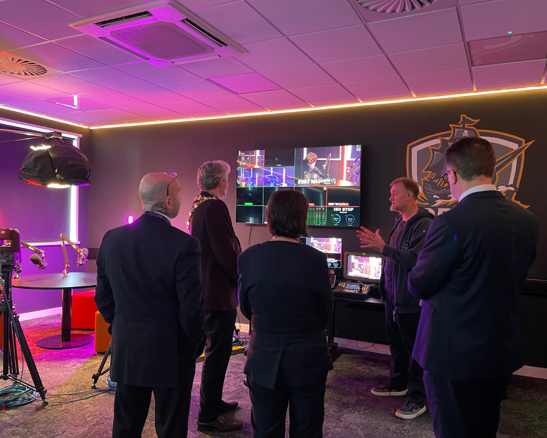 Mayor of Poole Discusses Esports with Course Lecturers